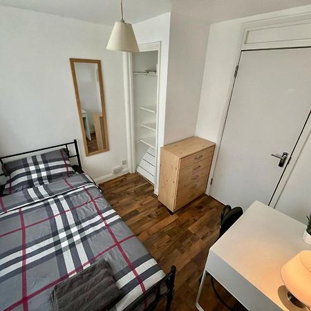 Whitechapel Station Rooms Лондон Екстер'єр фото