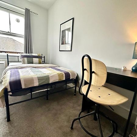 Whitechapel Station Rooms Лондон Екстер'єр фото
