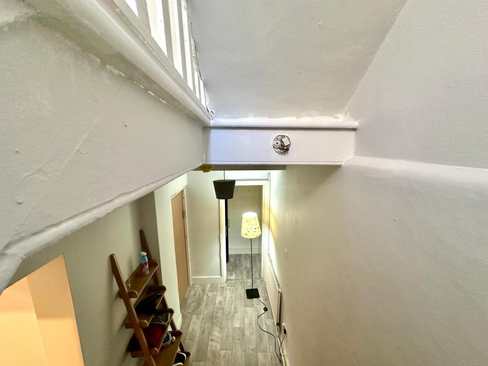 Whitechapel Station Rooms Лондон Екстер'єр фото