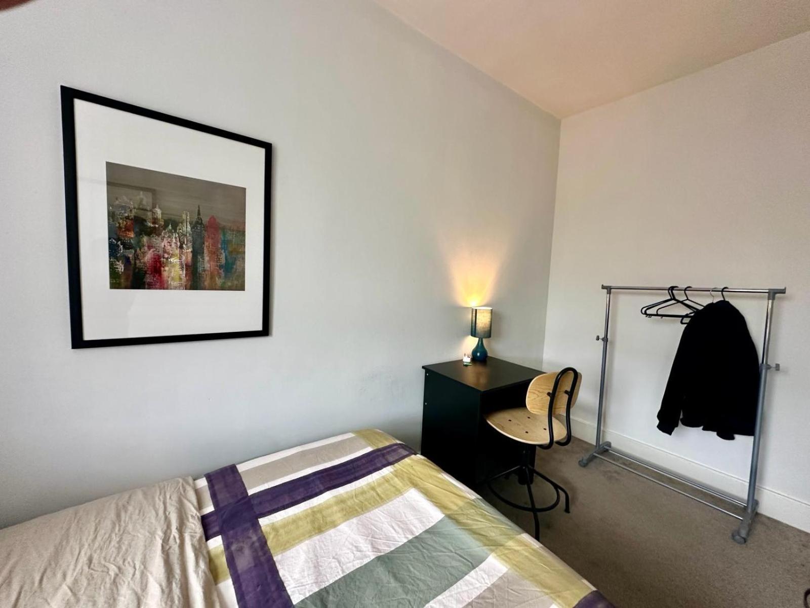 Whitechapel Station Rooms Лондон Екстер'єр фото