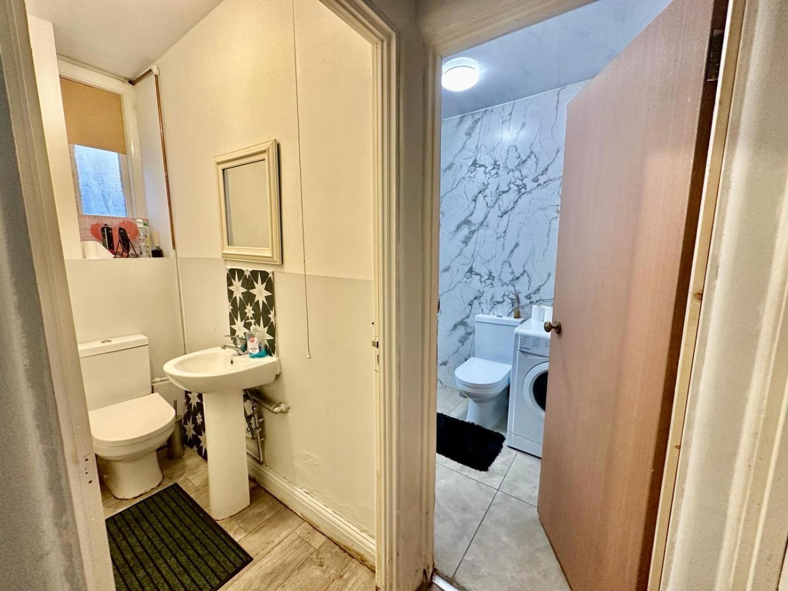 Whitechapel Station Rooms Лондон Екстер'єр фото