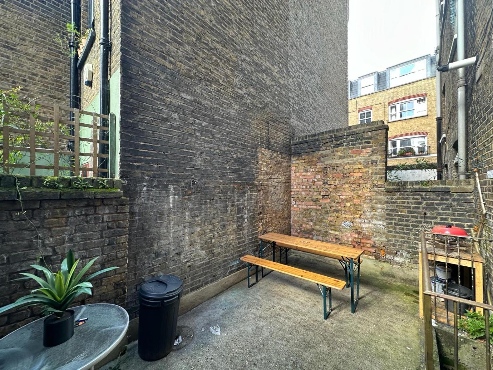 Whitechapel Station Rooms Лондон Екстер'єр фото