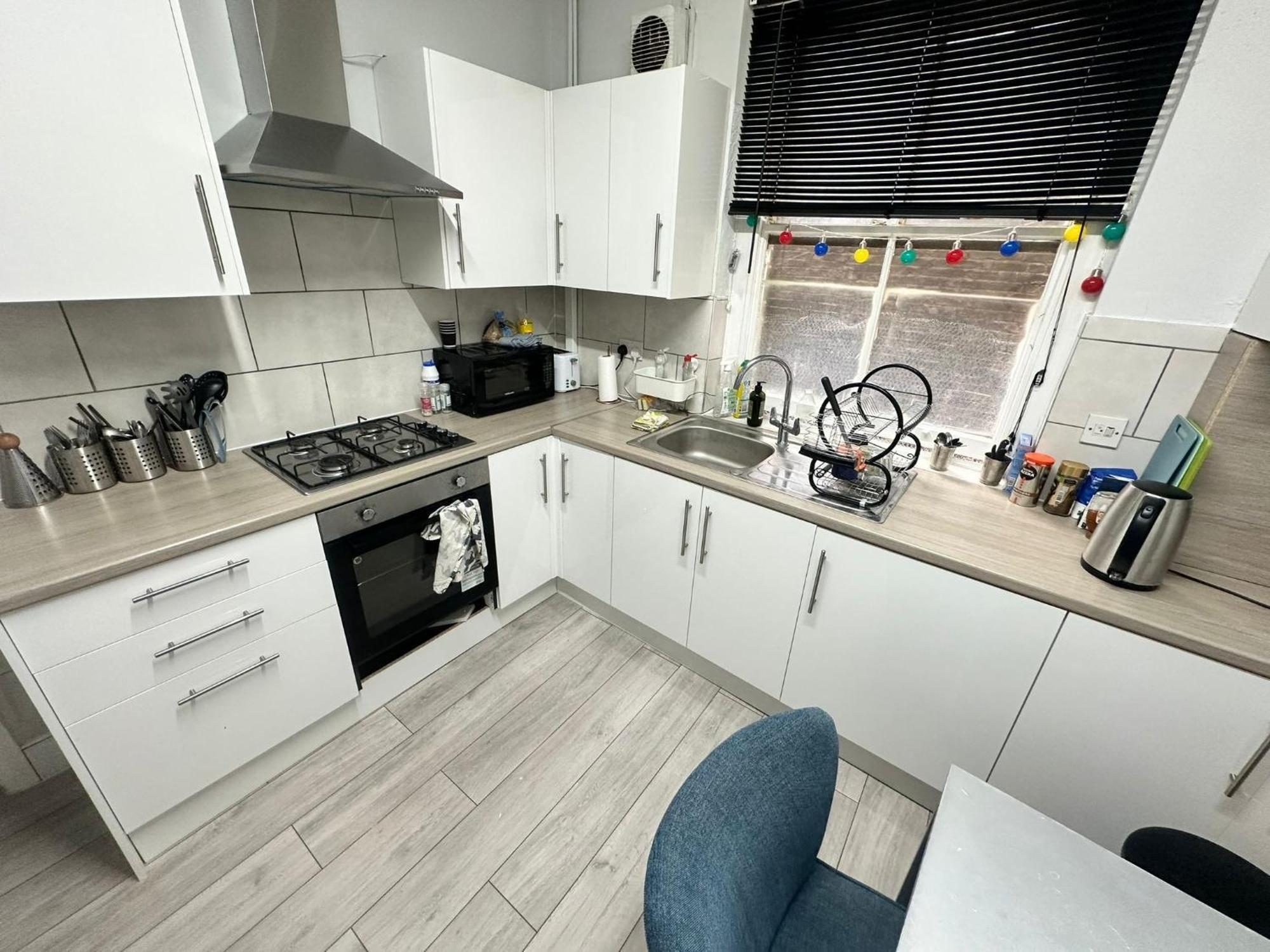 Whitechapel Station Rooms Лондон Екстер'єр фото